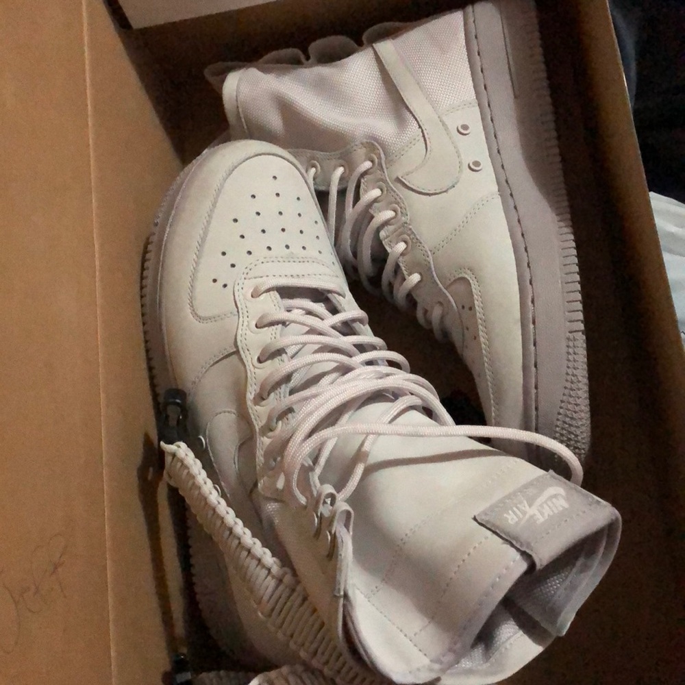 Nike High too Airforces Size 7.5 women (grey)